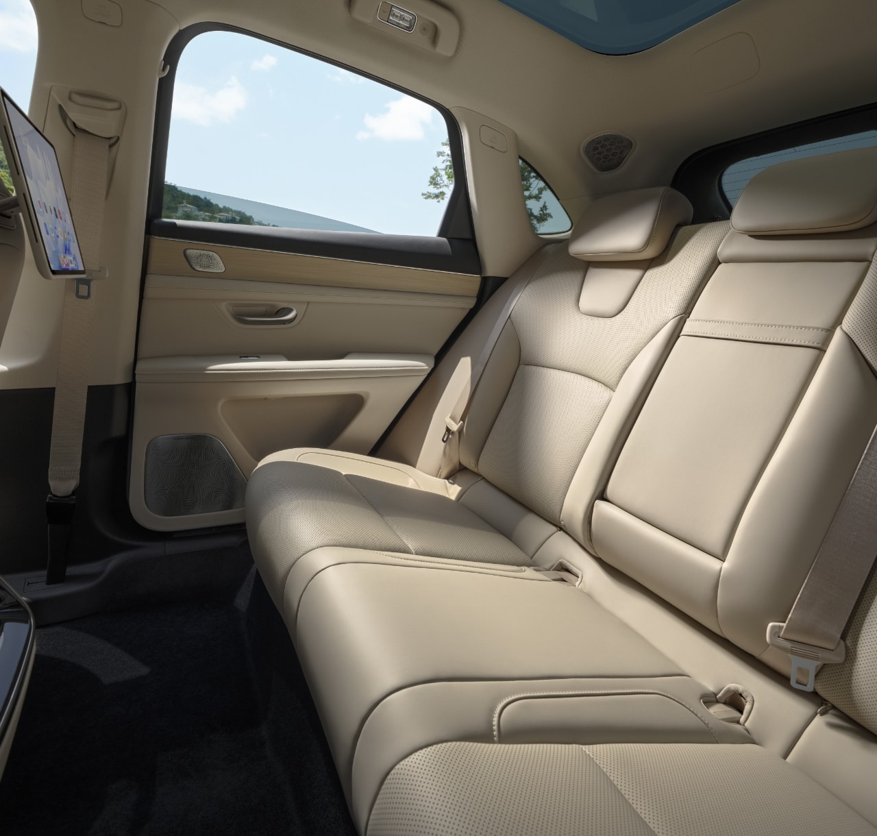 AITO New M5 Ultra comfortable rear-row space