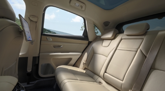 AITO New M5 Ultra comfortable rear-row space
