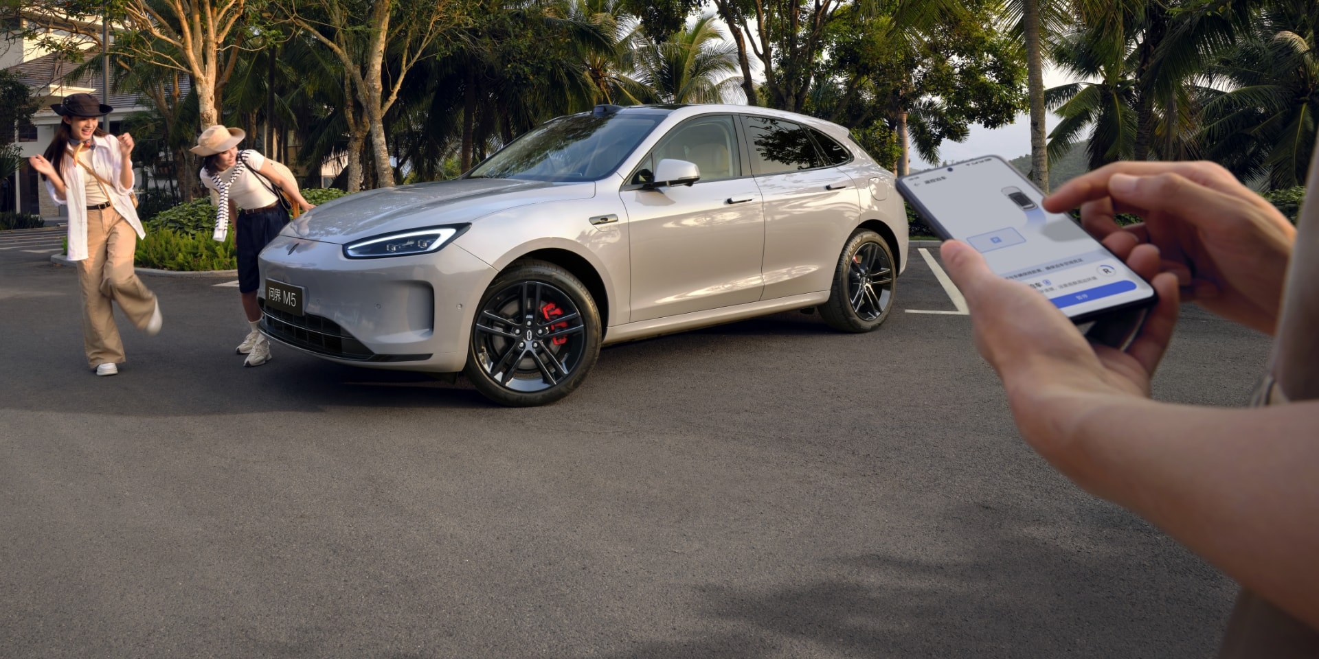 AITO New M5 Ultra parking