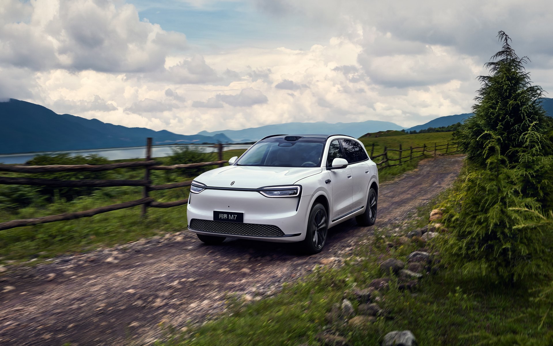 AITO M7 Driving Experience