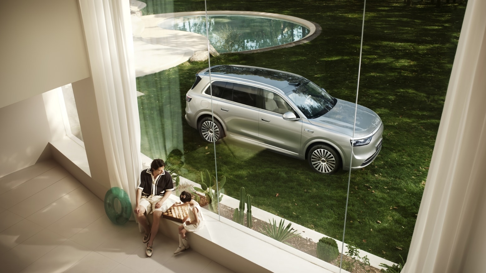 An AITO M8 in Galaxy parked by a city road, with a woman who has just stepped out