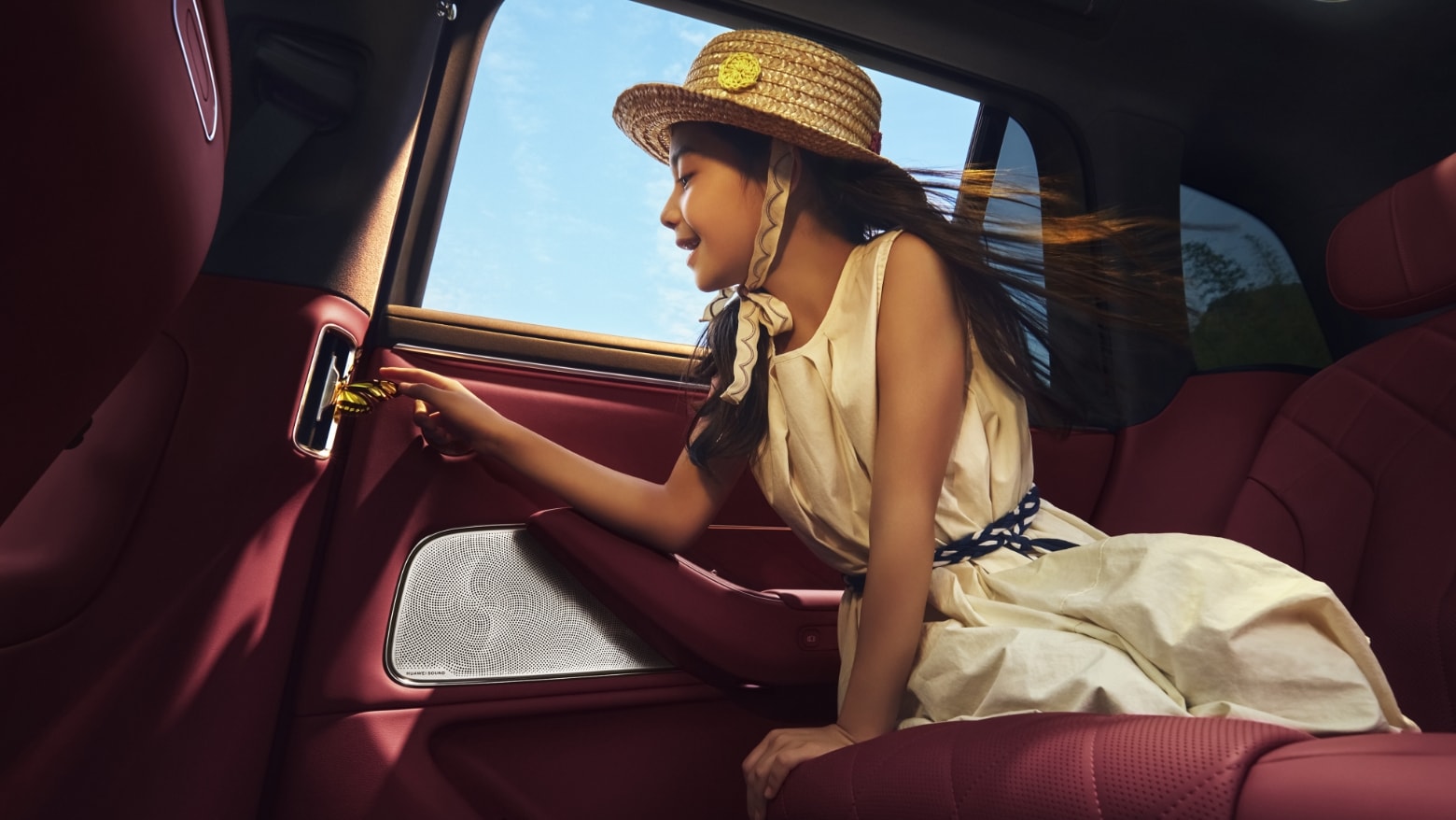 A little girl sitting on the rear seat inside the AITO M8