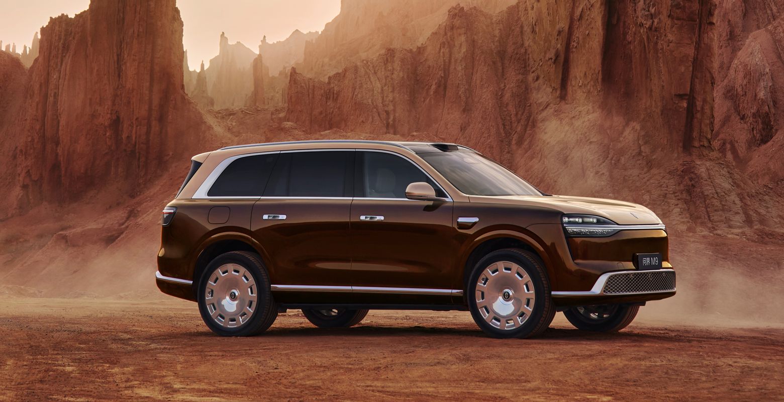 AITO M9 Desert Gold Brown Exterior
