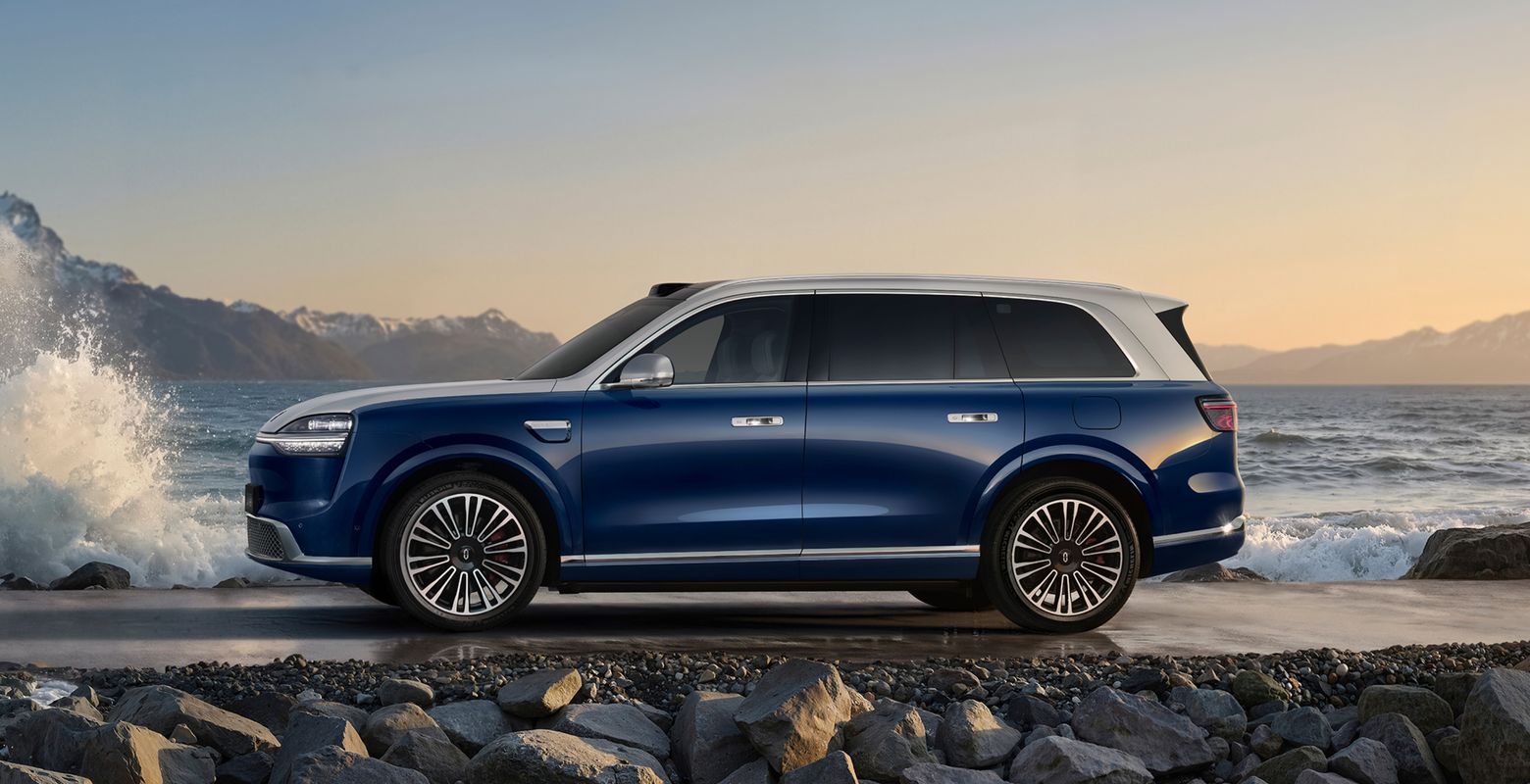 AITO M9 Ocean Silver Blue Exterior