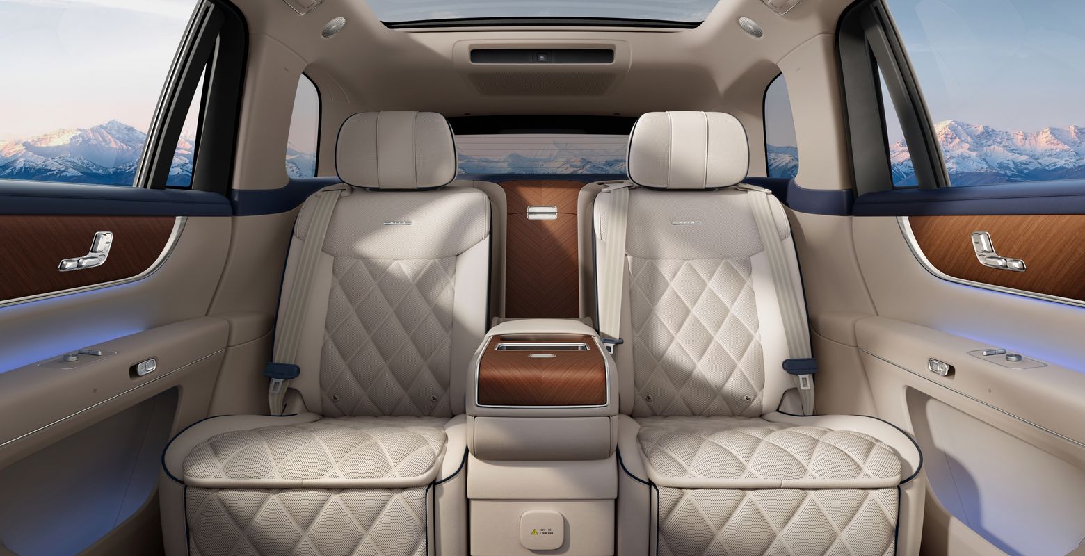 AITO M9 Rippling Moon White Interior