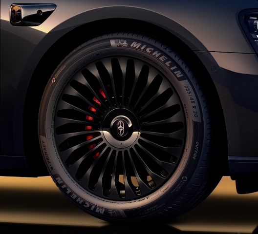 Close-up of the Stelato S9 Obsidian package wheels