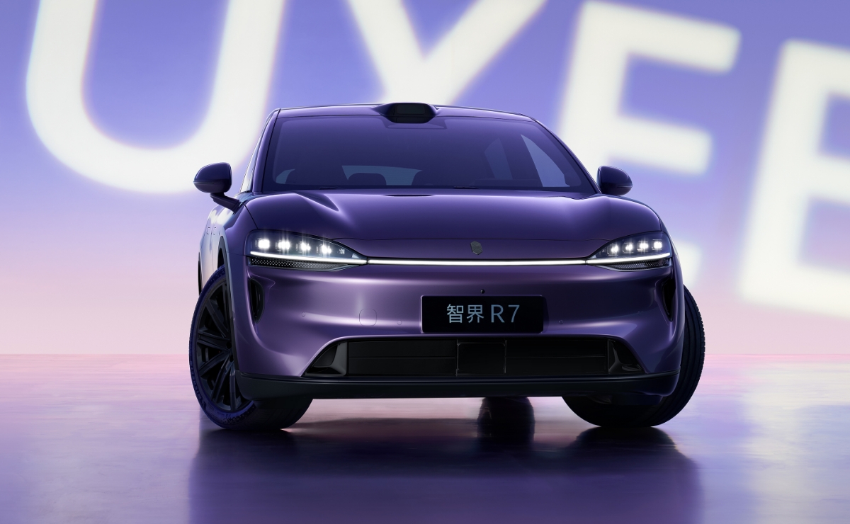All-new front fascia design: an added starlight under-eye matrix and widened side air intakes