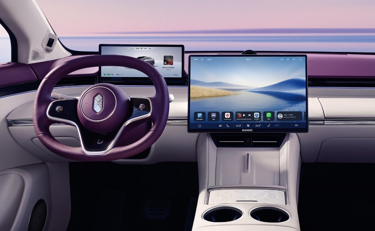 Luxeed R7 central control screen display