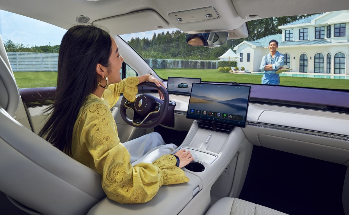 An owner conversing easily with people inside and outside the car, showing the Luxeed R7's through-window intercom function