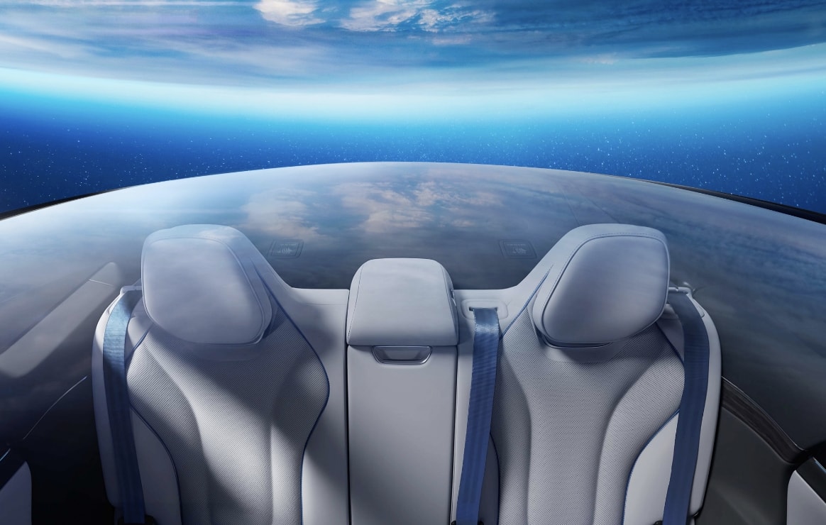 Showing the Luxeed New S7 panoramic glass roof, the pure 