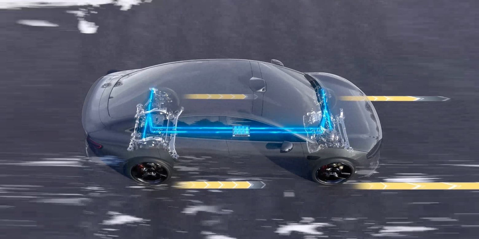 3D rendering of the Luxeed New S7 driving on a slippery road surface, showing the all-around anti-slip performance of the Luxeed New S7