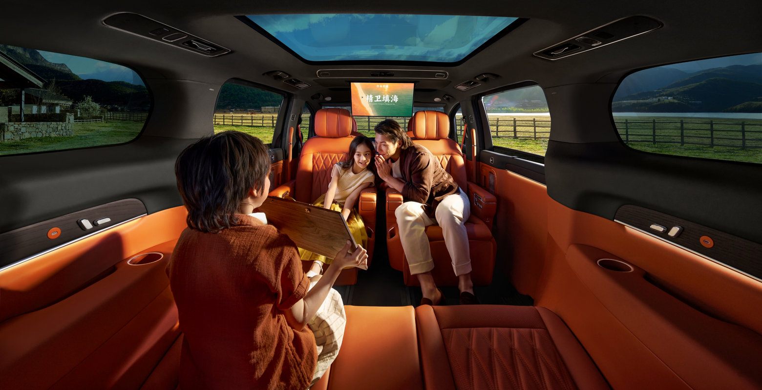 Luxeed V9 180-Degree Face-to-Face Family Entertainment Room Mode