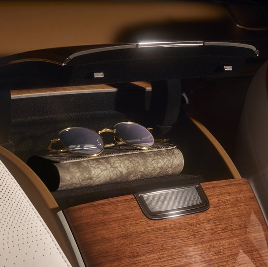 The Maextro S800 hidden storage compartment